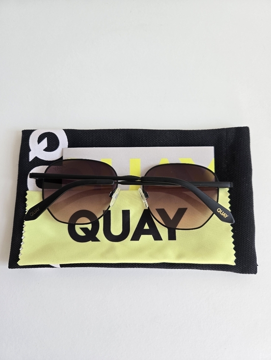 New Quay Unisex Big Time Black Frame / Smoke Lens Round Sunglasses main image 11
